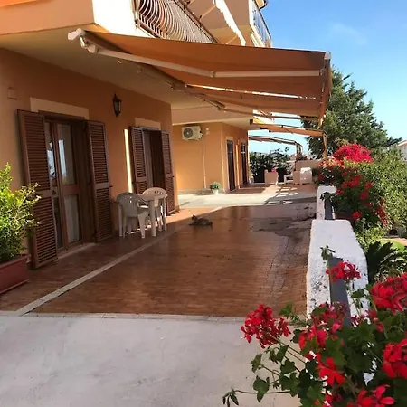 Holiday home Casa Degli Oleandri Paola