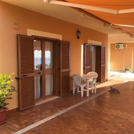 Holiday home Casa Degli Oleandri Paola